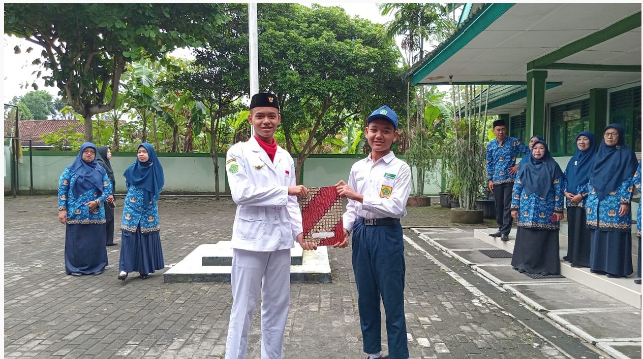 Pelantikan Pengurus OSIS MTsN 6 Kulon Progo Berlangsung Khidmat